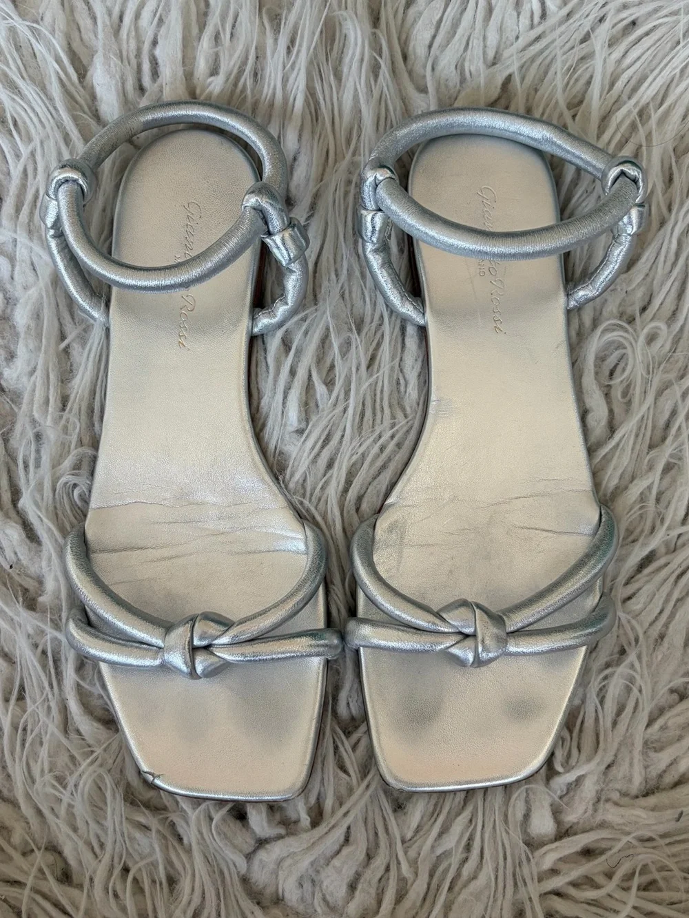 Gianvito Rossi Juno 05 Leather Knotted Silver Metallic Nappa Flats Sandals Sz 38